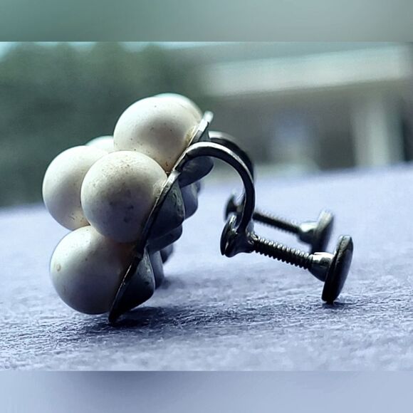 Vintage Whimsical Screw back Earrings - Picture 5 of 6